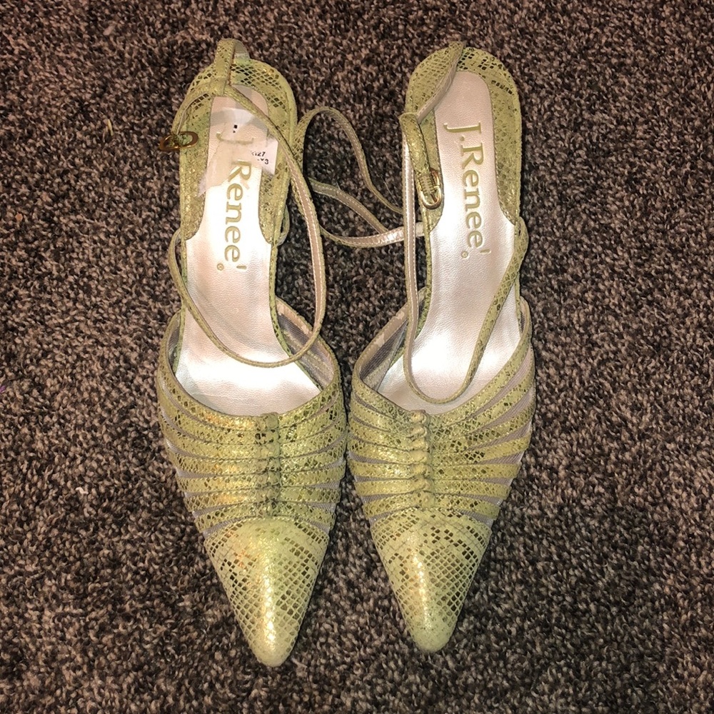pointed toe snake print heels 🐍
